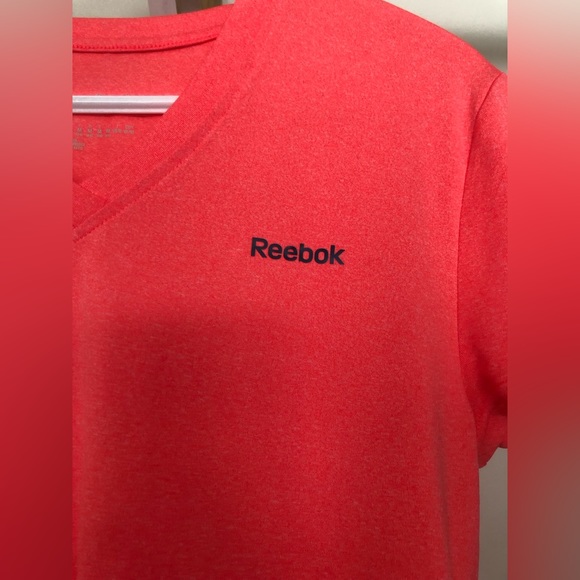 New reebok t shirt - Picture 2 of 5